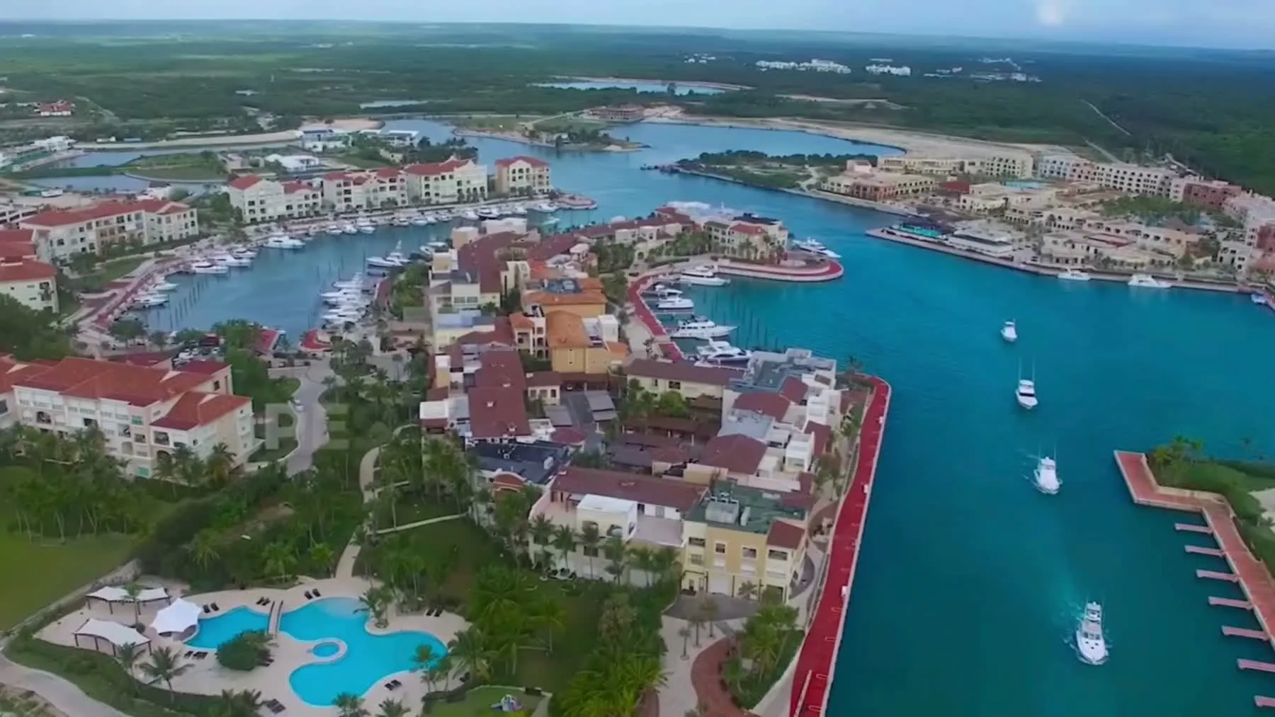 Marina de Cap Cana y costa de República Dominicana